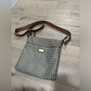 TOMMY HILFIGER CROSS BODY BAG